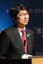 Nagasaki mayor asks students in N.Y. to think whether nukes needed