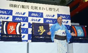 Hakuho receives new ornamental aprons from ANA