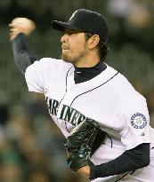 Mariners pitcher Iwakuma