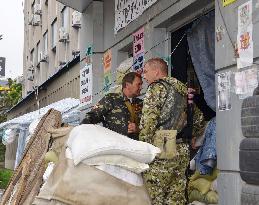 Pro-Russian militants occupy security building