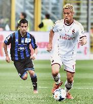 Milan's Honda carries ball into opponent's half