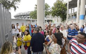 Tourists buy tickets for Rio World Cup stadium tour
