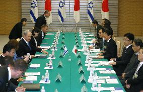 Abe meets with Netanyahu