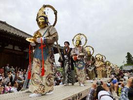 Ritual parade at Nara temple reproduces legend