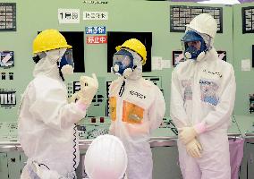 U.S. envoy Kennedy visits nuclear plant in Fukushima