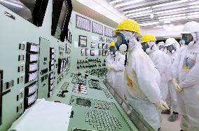 U.S. envoy Kennedy visits Fukushima Daiichi power plant