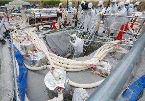Gov't, Kajima show ice-wall test at Fukushima plant