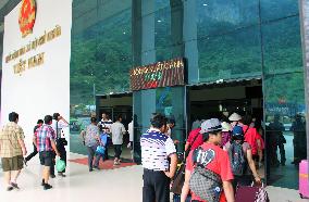 Chinese flee Vietnam