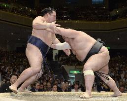 Yokozuna Kakuryu suffers 2nd loss at summer sumo tournament