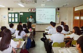 Seoul high school holds open history class