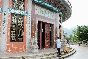 Man enters Cultural Revolution Museum in China