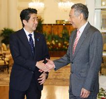 Summit talks between Japanese PM Abe and Singapore PM Lee