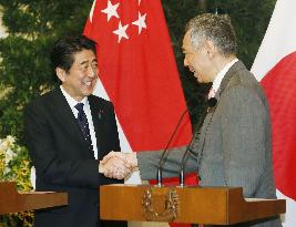 Summit talks between Japanese PM Abe and Singapore PM Lee