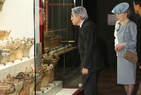 Emperor, empress visit Jomon museum in Nagaoka