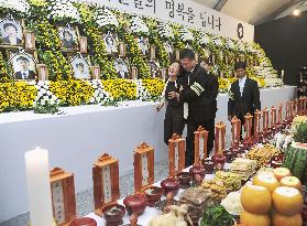 Memorial service held for ferry tragedy victims