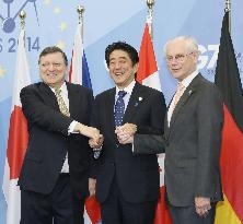 PM Abe talks with EU leaders