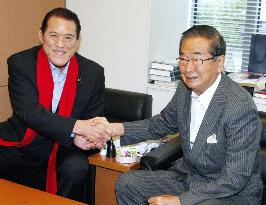 Politicians Ishihara, Inoki shake hands