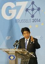 PM Abe attends press conference in Brussels