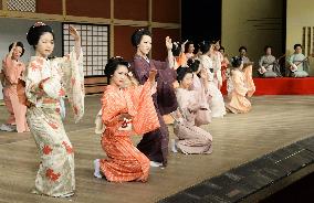 'Maiko' girls practice for traditional Kyoto dance event