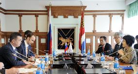 Japanese, Russian governors hold talks