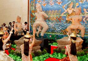 Return of stolen statues in Cambodia