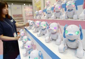 Sega displays 'Heart Energy Poochi' at Tokyo toy show