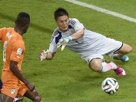 Japan's Kawashima in action vs Ivory Coast