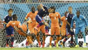 Nagatomo in action vs Ivory Coast