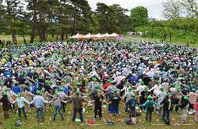 Hakodate event renews Guinness record for human chain