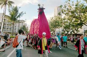 Uwajima Ushioni float parades in Hawaii