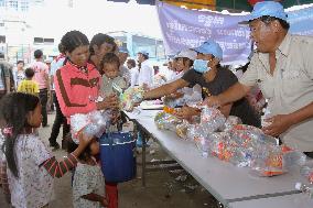 Cambodians get relief after fleeing Thailand