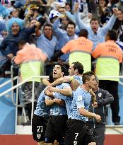 Suarez leads Uruguay to 2-1 win over England