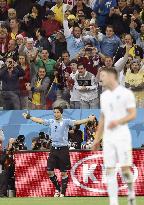 Suarez leads Uruguay to 2-1 win over England