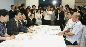 PM Abe, Okinawa Gov. Nakaima discuss Futenma
