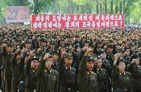 N. Korean soldiers gather for political rally