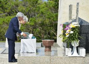 Emperor, empress offer flowers to war dead in Okinawa