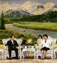 Japan's transport minister meets China's vice premier