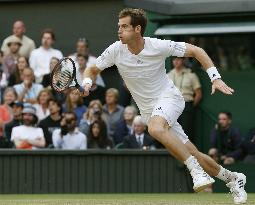 Britain's Murray advances to 4th round at Wimbledon tennis