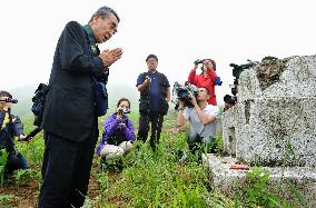 Japan citizen visits cemetery in N. Korea