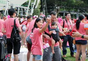Thousands attend gay rights rally in Singapore