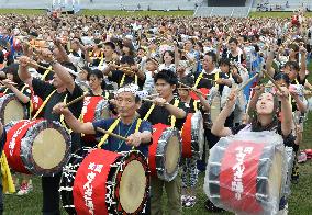 3,437 Japanese taiko drummers set new Guinness record