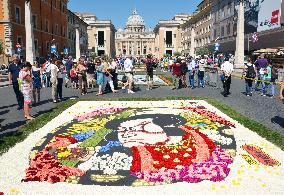 Kabuki motif drawn with flower petals