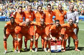 Netherlands beat Mexico 2-1