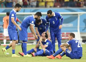 Costa Rica edge Greece on penalties