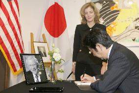 PM Abe offers condolences over ex-U.S. envoy Baker's death