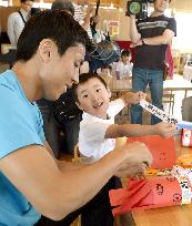 Hasebe makes paper lantern at tsunami-hit kindergarten