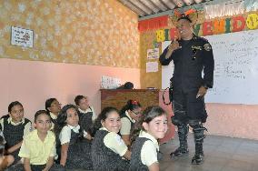 Policeman lectures at school in Honduras