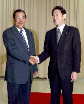 Japanese FM Kishida meets Cambodian PM Hun