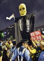 10,000 protest in Tokyo over security policy change