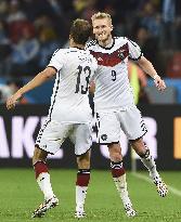 Germany defeat Algeria 2-1